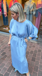 Afbeelding in Gallery-weergave laden, Satinlook jurk/ lichtblauw/ NORA
