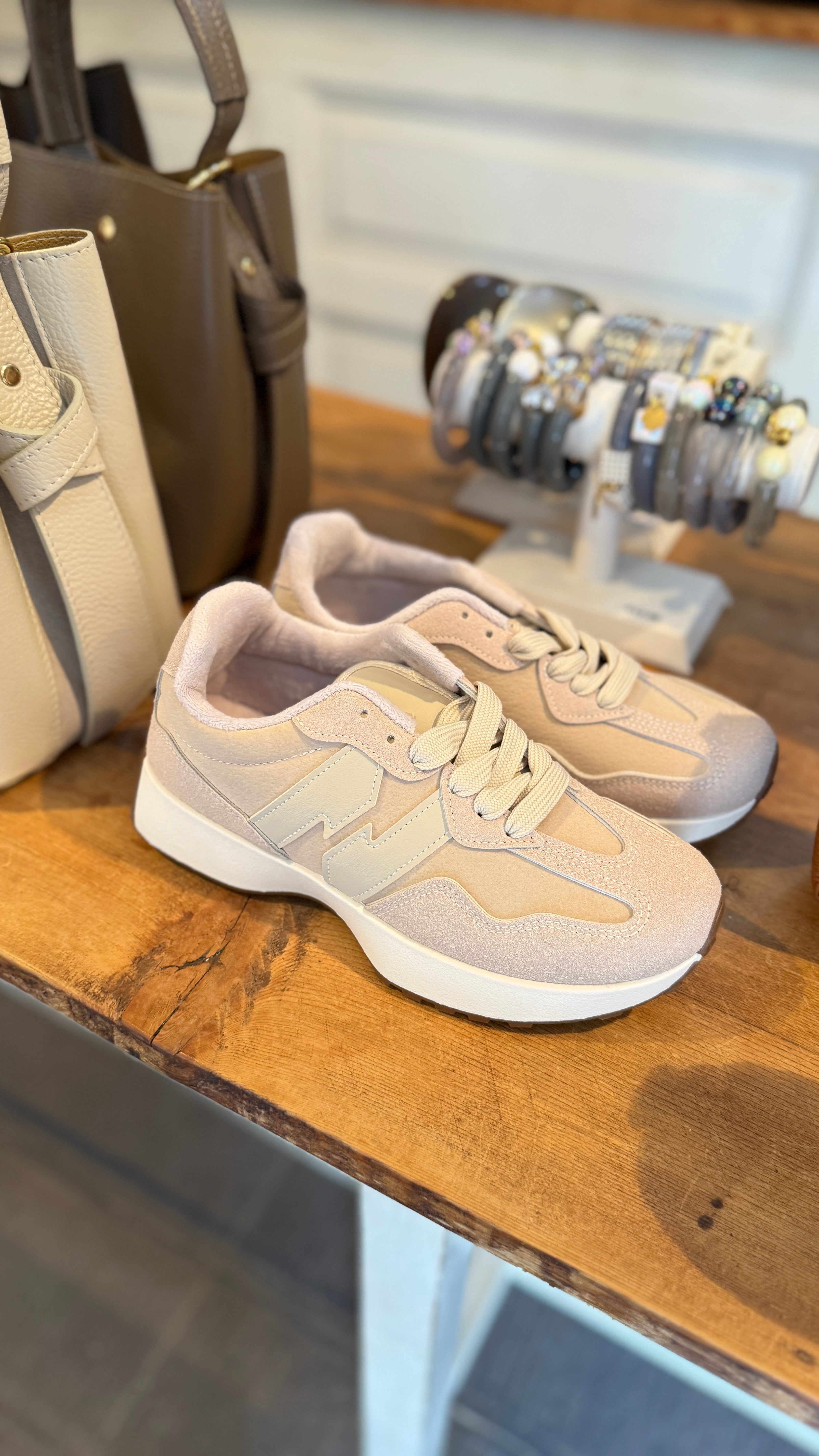 Sneaker/ beige