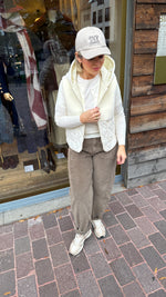 Afbeelding in Gallery-weergave laden, Bodywarmer/ crème JOAN
