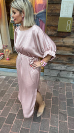 Afbeelding in Gallery-weergave laden, Satinlook jurk/ pastelroze/NORA
