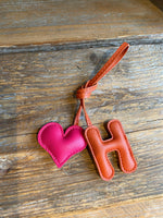 Afbeelding in Gallery-weergave laden, Bag charm/ H MET HART
