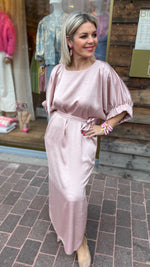 Afbeelding in Gallery-weergave laden, Satinlook jurk/ pastelroze/NORA
