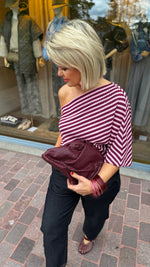 Afbeelding in Gallery-weergave laden, Asymmetrische top/ streep/ bordeaux/ MARYBELLE
