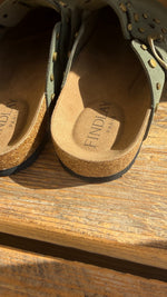 Afbeelding in Gallery-weergave laden, Insteker/ studs/ kaki/ MAUREEN
