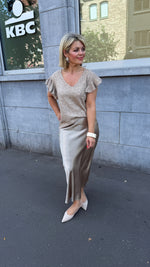 Afbeelding in Gallery-weergave laden, Blouse v-hals/ volant/ taupe/CHRISTY
