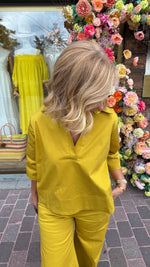 Afbeelding in Gallery-weergave laden, Blouse/ mosterdgeel/LAO/ BLACK ROSE
