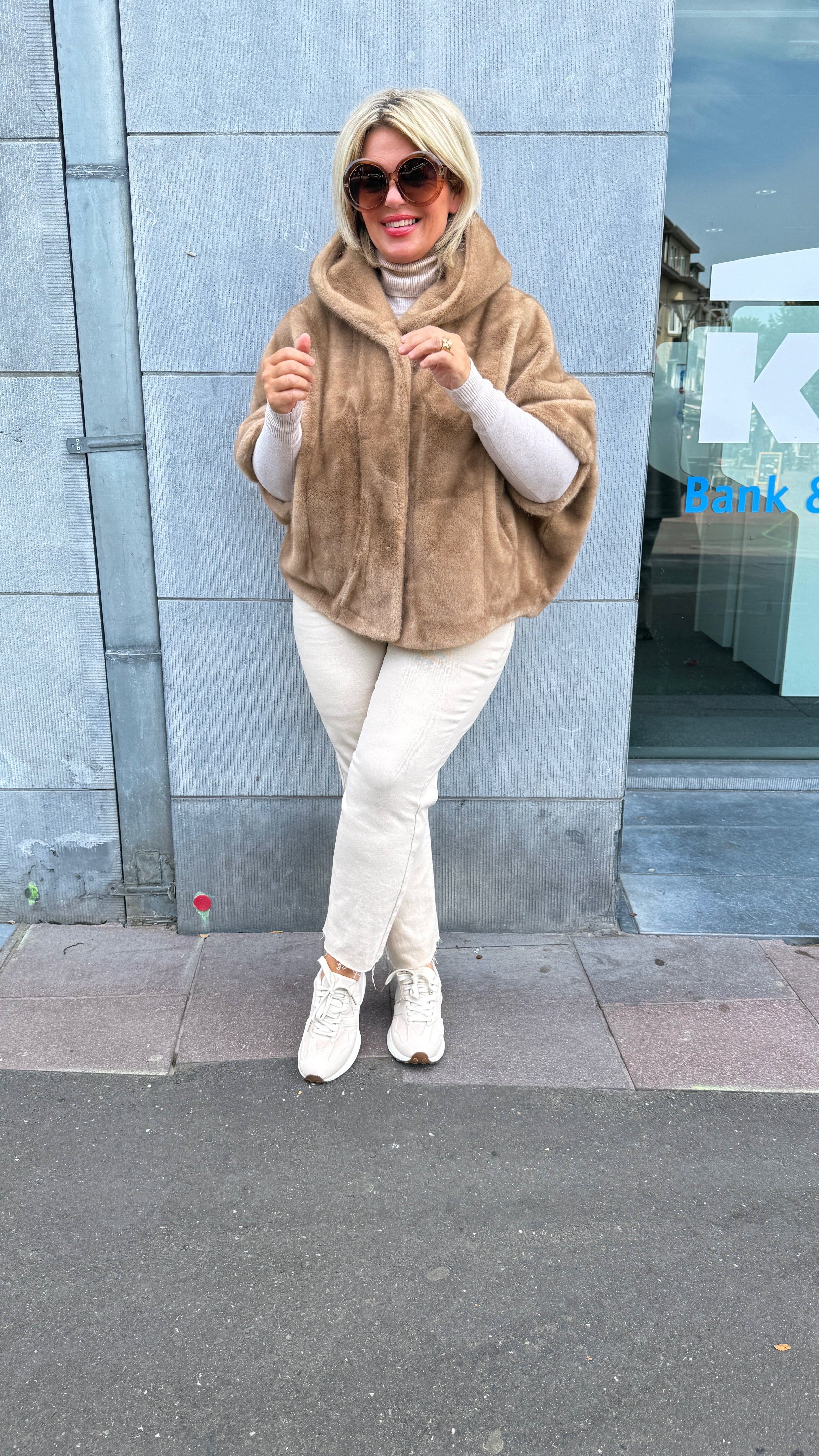 Vest fake fur/ taupe/ MEI-LI