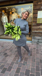 Afbeelding in Gallery-weergave laden, Knit dress/ silver/midi/NEVER FULLY DRESSED
