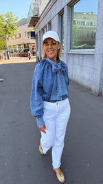 Afbeelding in Gallery-weergave laden, Blouse strik/ jeans/ GERMAINE
