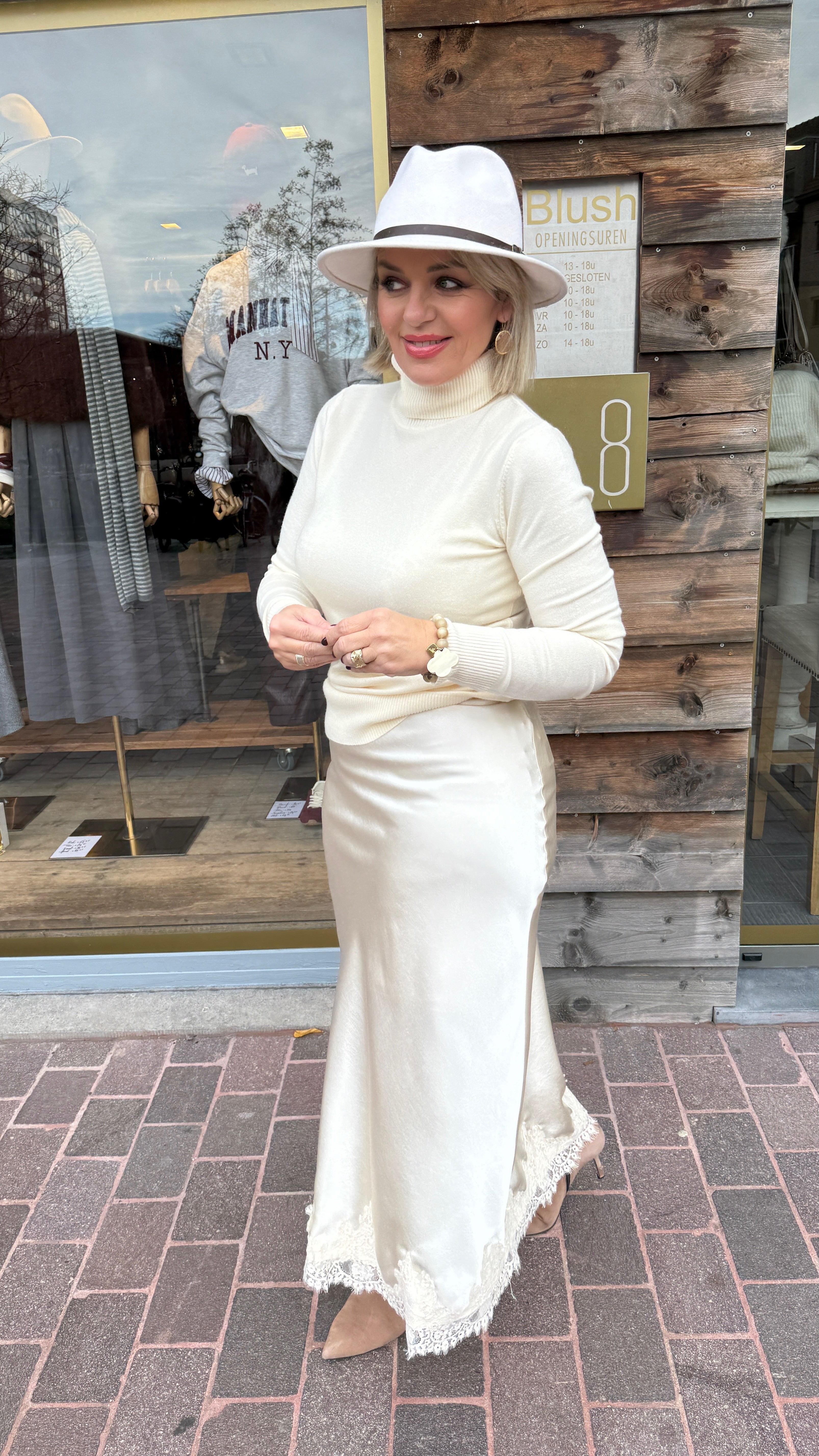 Satinlook rok met kant/ crème/ SUZETTE