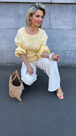 Afbeelding in Gallery-weergave laden, Blouse/ botergeel/ smok

