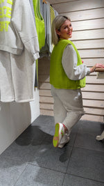 Afbeelding in Gallery-weergave laden, Gilet/ teddy/ fluo groen/ HELGA

