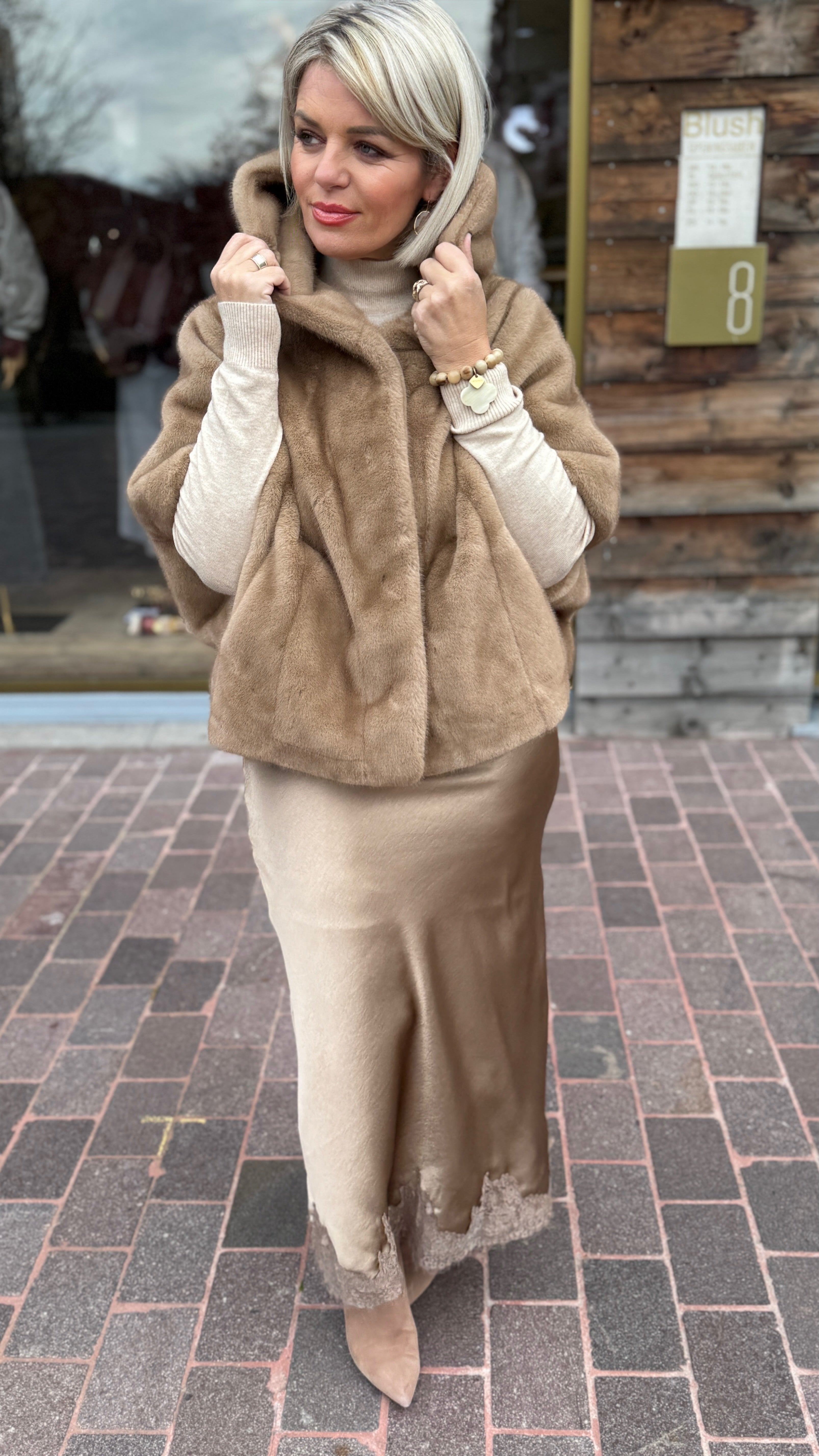 Satinlook rok met kant/beige/ SUZETTE