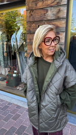 Afbeelding in Gallery-weergave laden, Bodywarmer/ kaki/ doorstikt/ LOU

