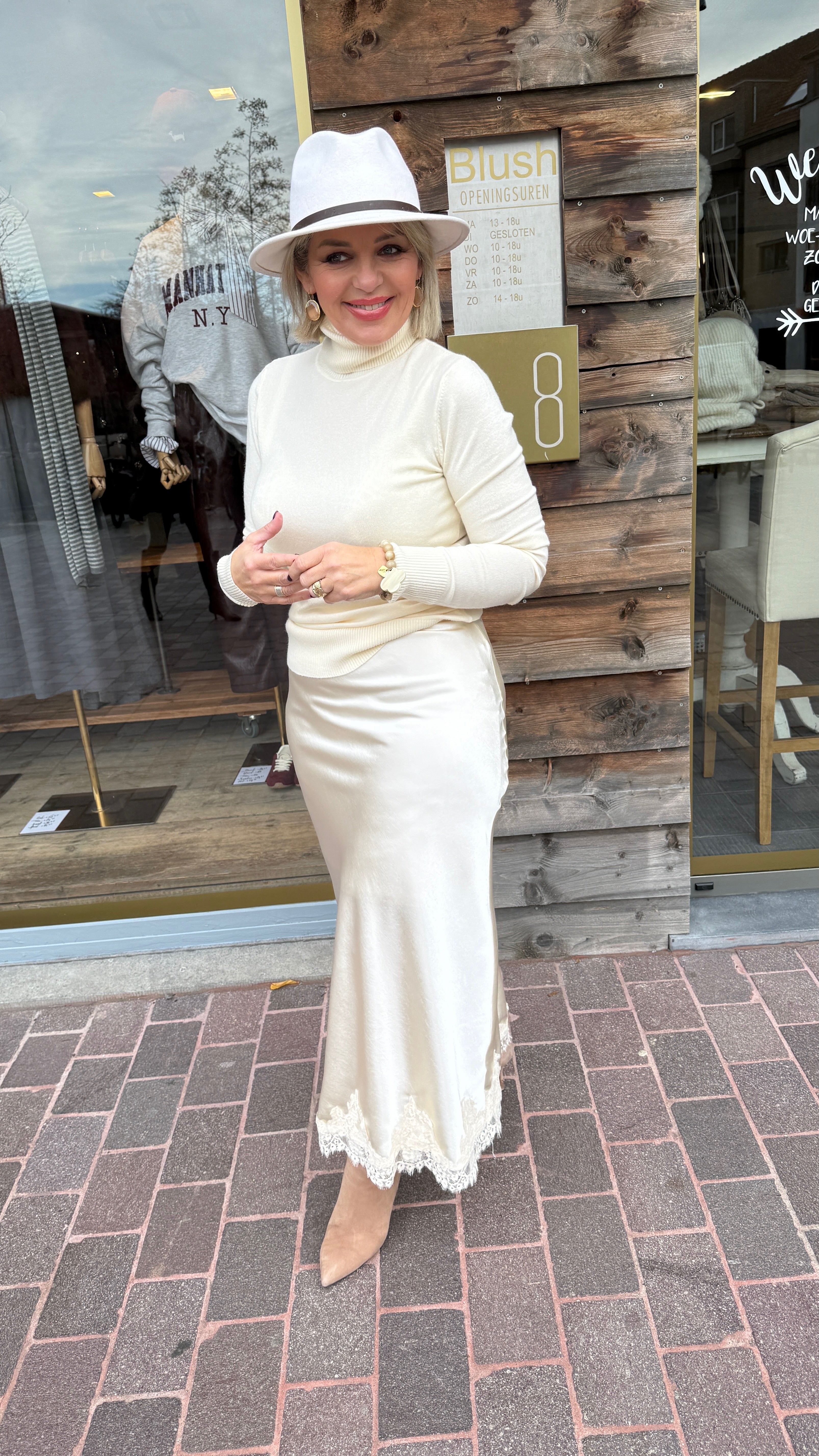 Satinlook rok met kant/ crème/ SUZETTE