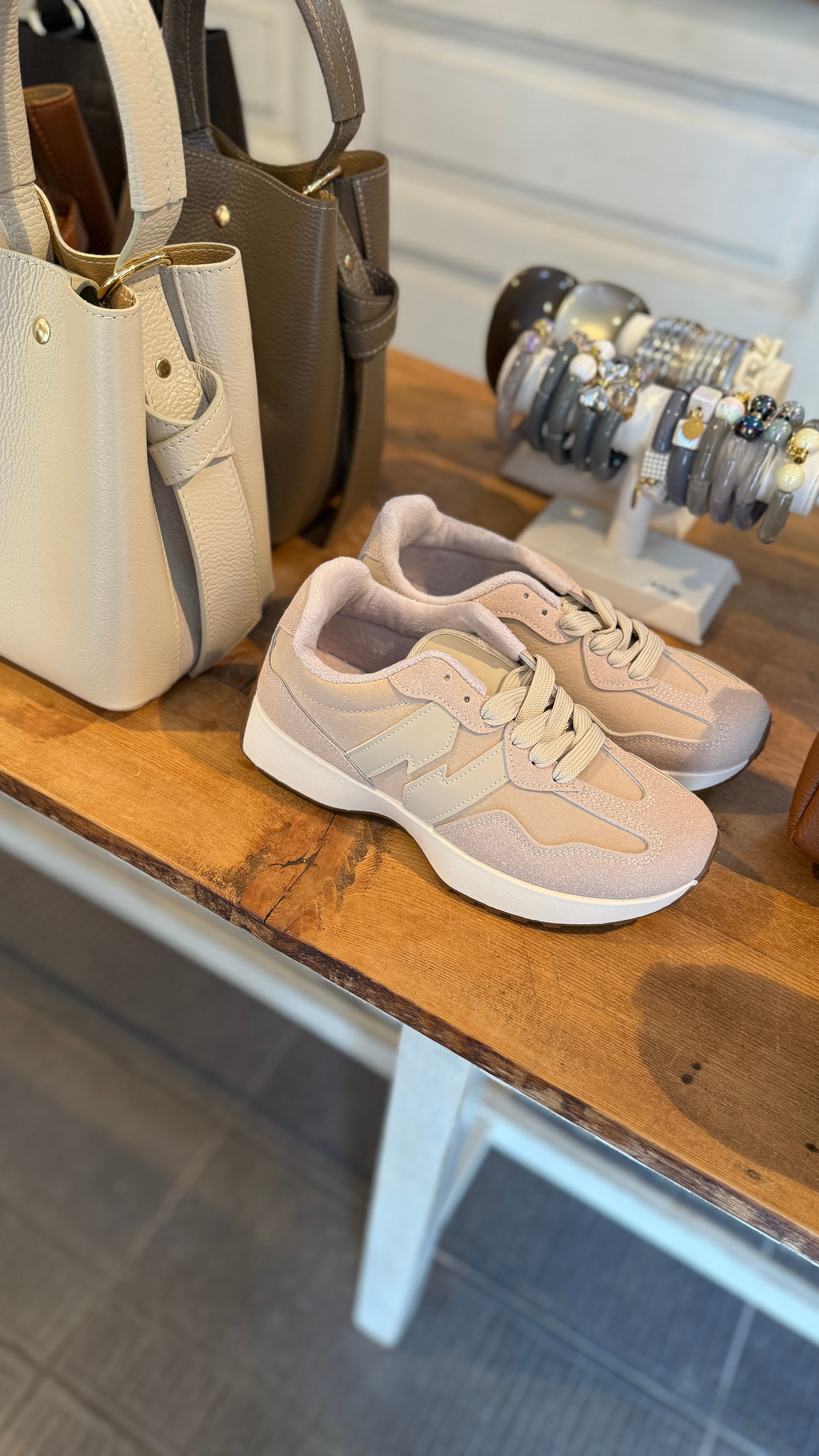Sneaker/ beige