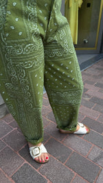 Afbeelding in Gallery-weergave laden, Broek/groen/ Paisley
