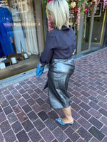 Afbeelding in Gallery-weergave laden, Gunmetal Vegan Leather Jaspre wikkelrok/ Never Fully Dressed.
