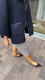 Afbeelding in Gallery-weergave laden, Wollen cape/blauw/JULIE
