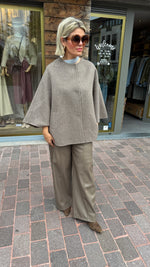Afbeelding in Gallery-weergave laden, Poncho/ jas/wol/taupe/COLETTE
