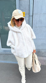 Afbeelding in Gallery-weergave laden, Vest/fake fur/ beige/MEI-Li

