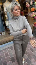 Afbeelding in Gallery-weergave laden, Trui/ turtleneck/ ANNABELLE
