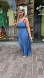 Afbeelding in Gallery-weergave laden, Jurk met kralen/ jeansblauw /NOOR
