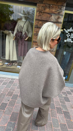 Afbeelding in Gallery-weergave laden, Poncho/ jas/wol/taupe/COLETTE
