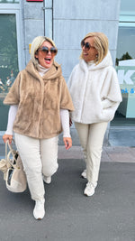 Afbeelding in Gallery-weergave laden, Vest fake fur/ taupe/ MEI-LI
