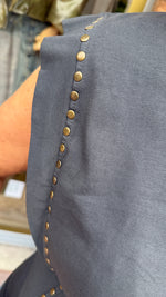 Afbeelding in Gallery-weergave laden, T-shirt studs
