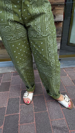 Afbeelding in Gallery-weergave laden, Broek/groen/ Paisley
