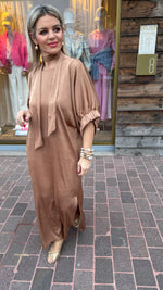 Afbeelding in Gallery-weergave laden, Satinlook jurk/ cognac/ NORA
