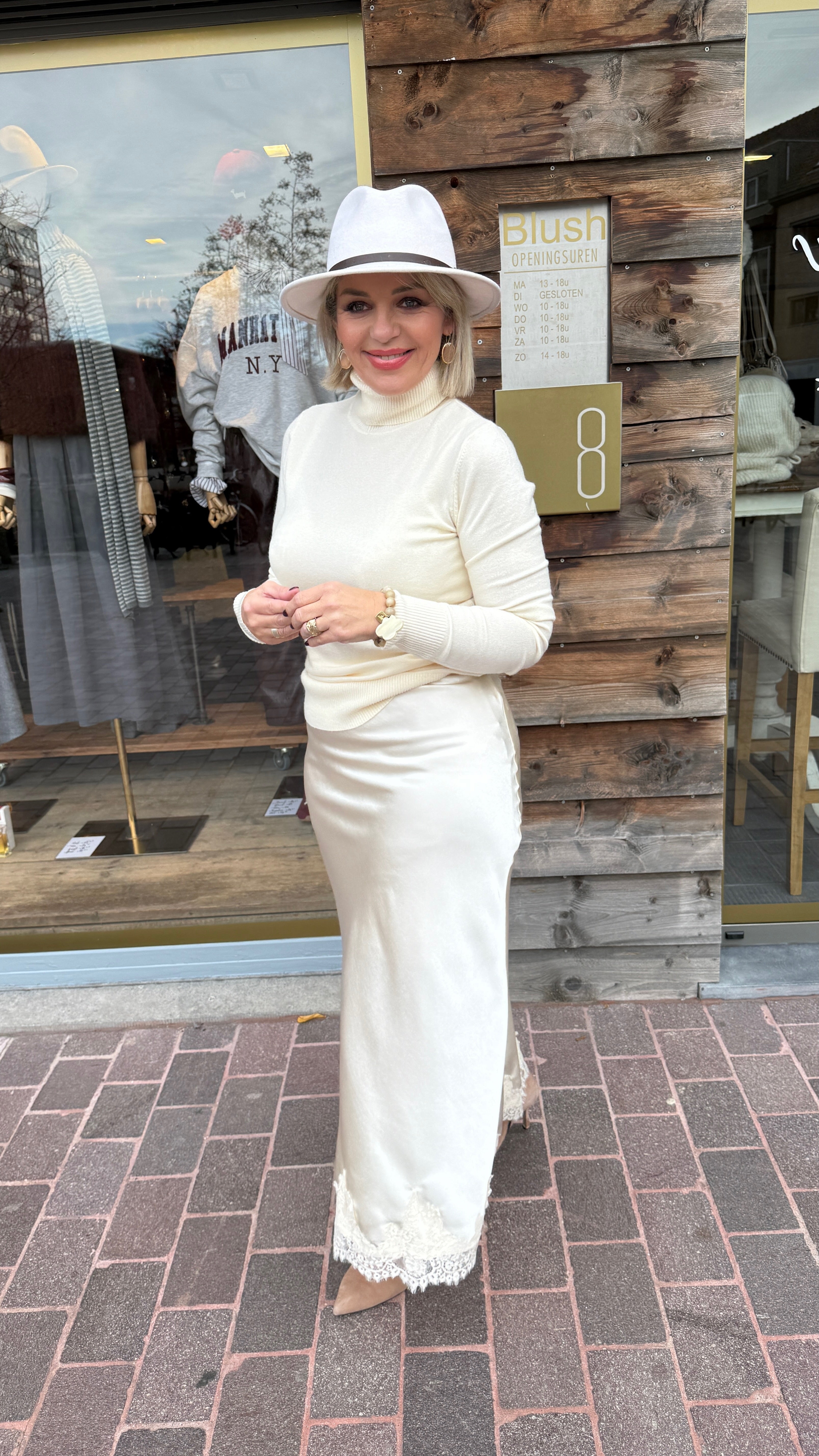 Satinlook rok met kant/ crème/ SUZETTE