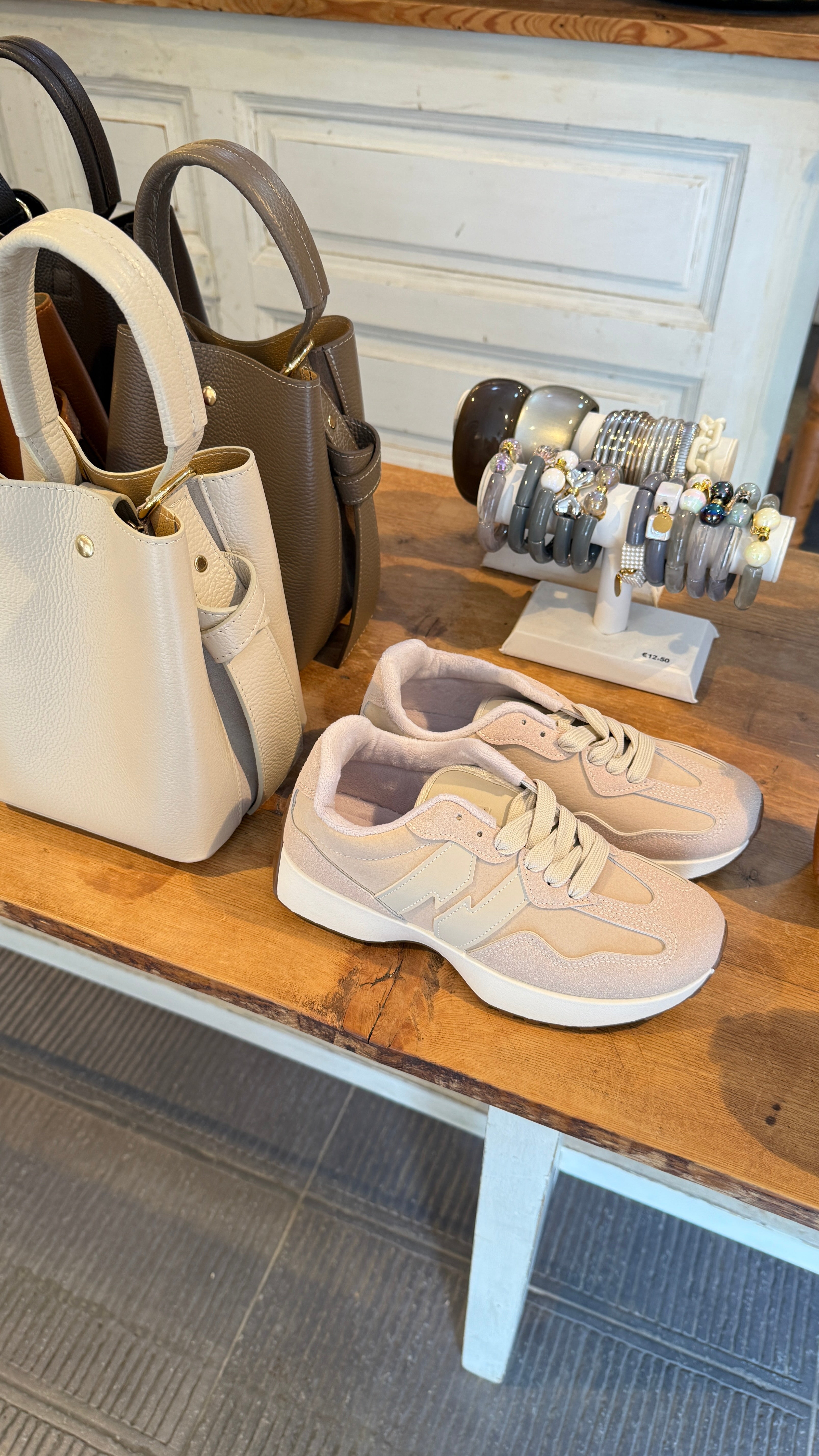Sneaker/ beige