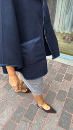 Afbeelding in Gallery-weergave laden, Wollen cape/blauw/JULIE
