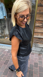 Afbeelding in Gallery-weergave laden, Lederlook top/ BILLIE
