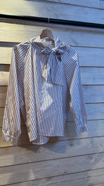 Afbeelding in Gallery-weergave laden, Hemd/ streep/ strik/JAMIE/ BLACK ROSE
