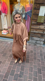 Afbeelding in Gallery-weergave laden, Satinlook jurk/ cognac/ NORA
