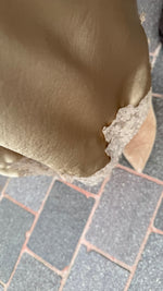 Afbeelding in Gallery-weergave laden, Satinlook rok met kant/beige/ SUZETTE
