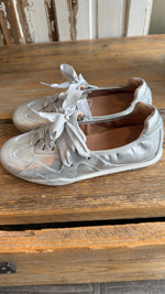 Afbeelding in Gallery-weergave laden, Half ballerina/ half sneaker/ ESTHÉE
