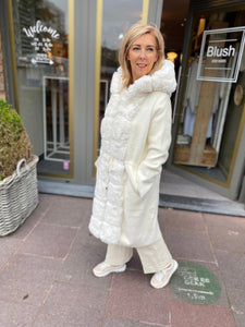 VEST MET AFNEEMBARE FAKE FUR BAND