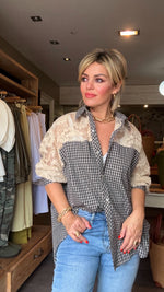 Afbeelding in Gallery-weergave laden, Hemd/ ruit met kant/ blauw/ NOÉMI
