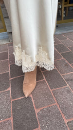 Afbeelding in Gallery-weergave laden, Satinlook rok met kant/ crème/ SUZETTE
