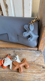 Afbeelding in Gallery-weergave laden, Bagcharm/ sleutelhanger/ klein/GASTON

