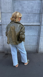 Afbeelding in Gallery-weergave laden, Lederlook jas/ groen/ NORA
