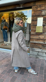 Afbeelding in Gallery-weergave laden, Jas met kap/ taupe/ MARIE
