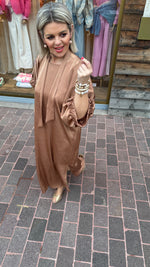 Afbeelding in Gallery-weergave laden, Satinlook jurk/ cognac/ NORA
