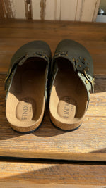 Afbeelding in Gallery-weergave laden, Insteker/ studs/ kaki/ MAUREEN
