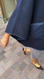 Afbeelding in Gallery-weergave laden, Wollen cape/blauw/JULIE
