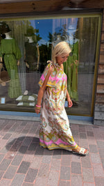 Afbeelding in Gallery-weergave laden, Satinlook jurk/ asymmetrisch/ JULIENNE
